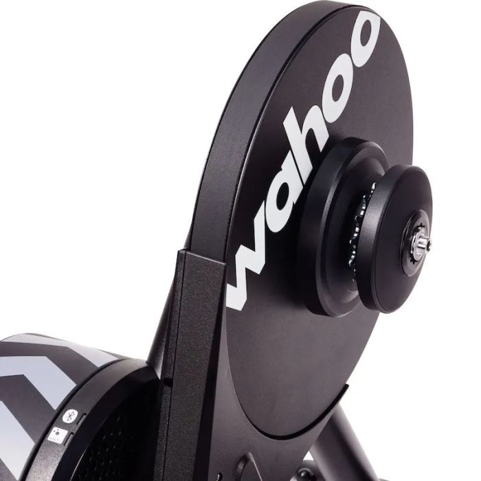 Wahoo Kickr Core Smart Trainer mit Zwift Click & Cog Bild 2