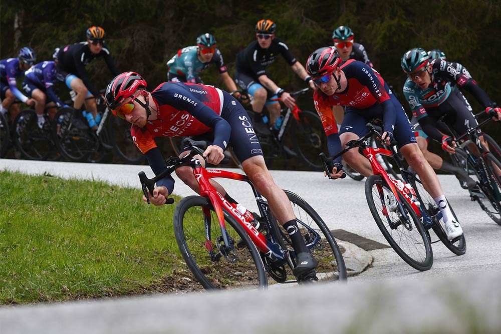 Pinarello Dogmas bei einem Rennen.