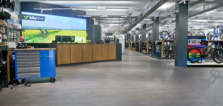 Der Eingang des Biketime Ladengeschäfts.