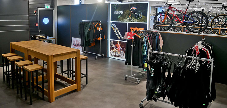 Sitzecke im Biketime Ladengeschäft.